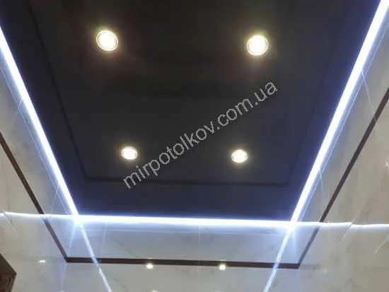 черный натяжной потолок в ванной с подсветкой