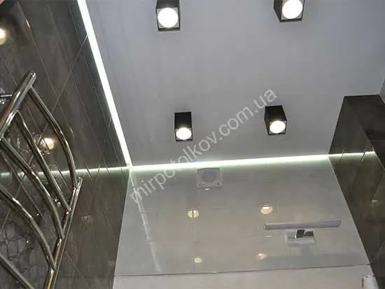 матовый натяжной потолок в интерьере ванной