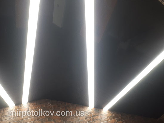 световые линии LED на мансардном потолке