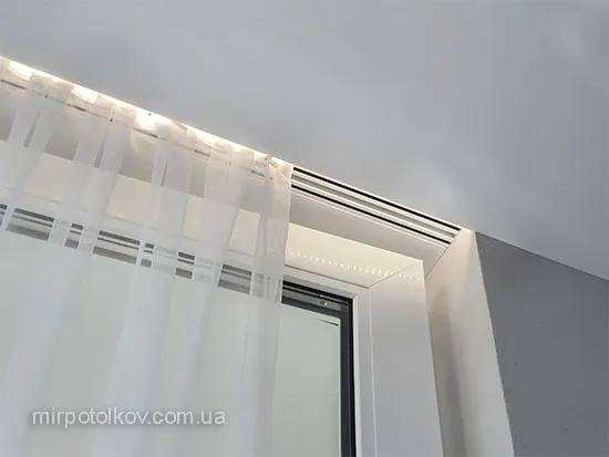 подсветка скрытого карниза интегрированного в натяжной потолок