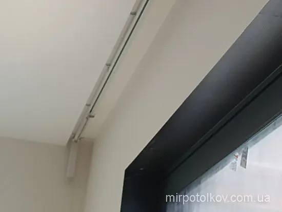 электрокарниз и натяжной потолок - монтаж