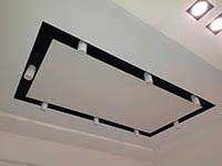 черные ниши для светильников в натяжном потолке