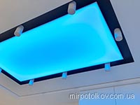 белый натяжной потолок с RGB подсветкой
