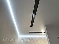 современный дизайн потолка для коридора