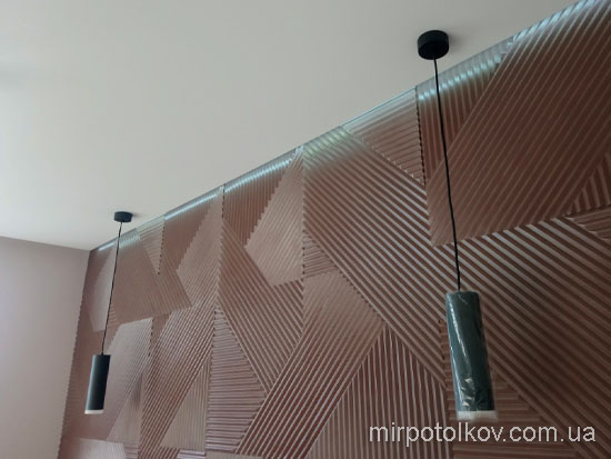 декоративные 3д-панели и скрытая подсветка из-за потолка