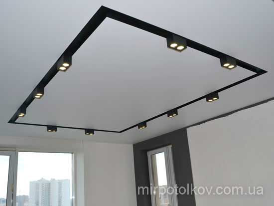 современный дизайн потолка с точечными светильниками - без гипсокартона