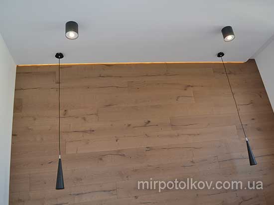 натяжной потолок со скрытой подсветкой из-за потолка
