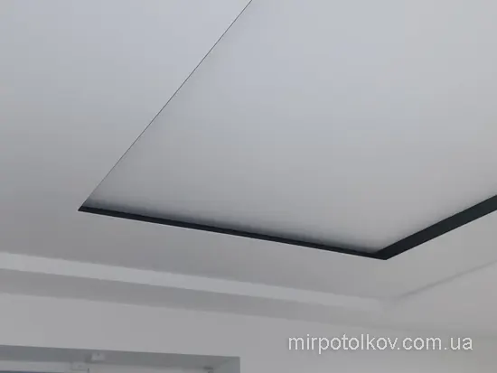 двухуровневый натяжной потолок с полочкой