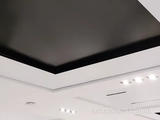черный матовый натяжной потолок